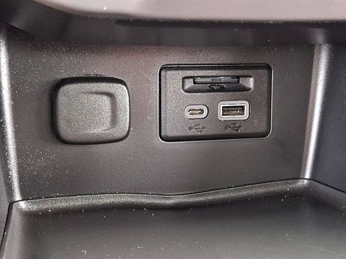 Used 2022 GMC Acadia AT4 w/ Technology Package AWD/4WD image 30