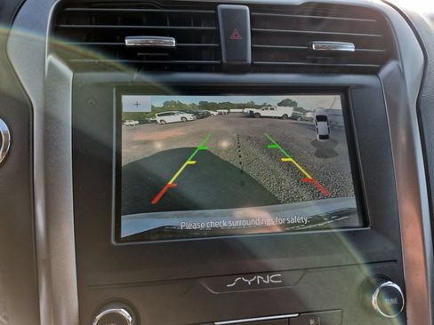 Used 2019 Ford Fusion SE FWD image 23
