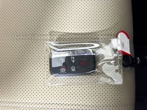 Used 2019 Land Rover Range Rover Velar S image 41