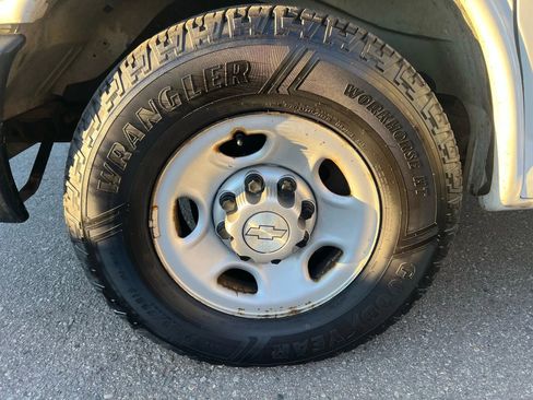 Used 2015 Chevrolet Express 2500 image 9