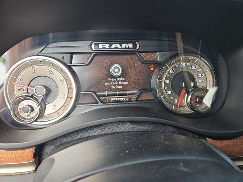Used 2022 RAM 3500 Limited AWD/4WD image 9