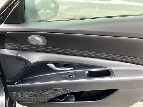 Used 2021 Hyundai Elantra SEL w/ Convenience + Premium Package image 12