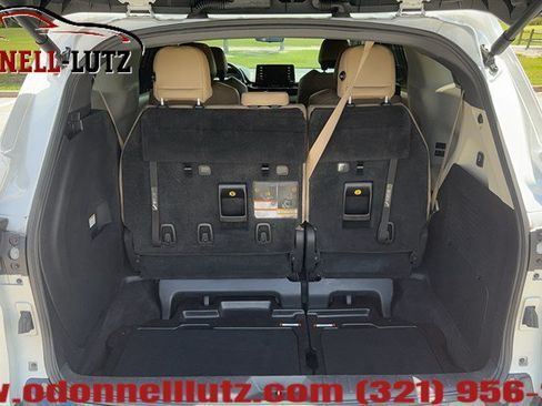 Used 2022 Toyota Sienna Limited FWD image 6