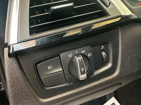 Used 2017 BMW 320i xDrive Sedan AWD/4WD image 29