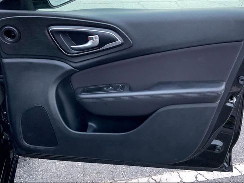 Used 2015 Chrysler 200 LX image 21