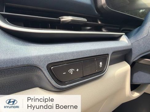 Used 2025 Kia Carnival EX FWD image 20