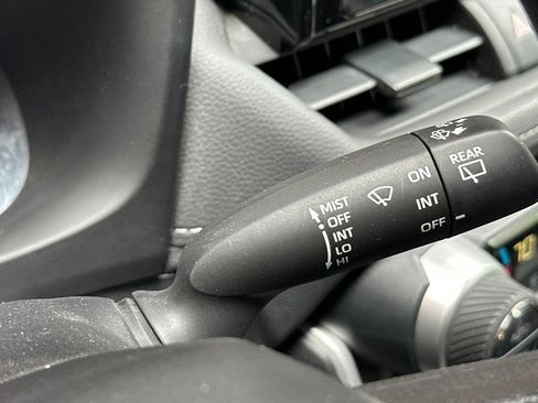 Used 2022 Toyota RAV4 LE AWD/4WD image 33