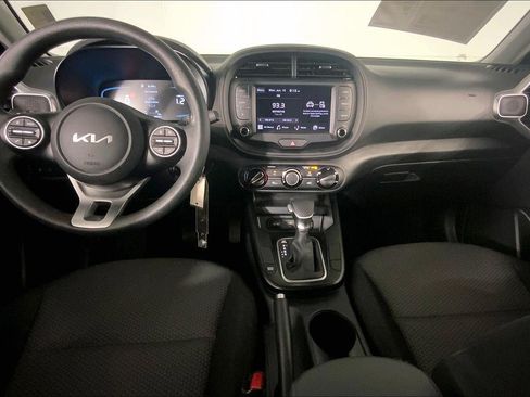 Used 2025 Kia Soul LX w/ LX Technology Package FWD image 16