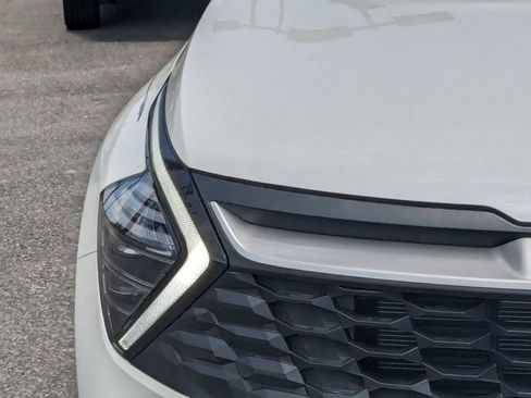 Used 2024 Kia Sportage LX image 9