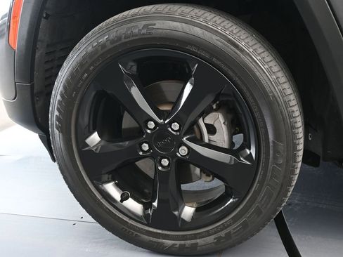 Used 2023 Jeep Grand Cherokee Altitude image 29