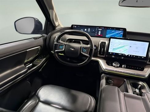 Used 2025 Ford Expedition Platinum AWD/4WD image 23