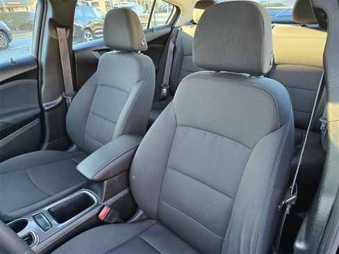 Used 2017 Chevrolet Cruze LT image 21