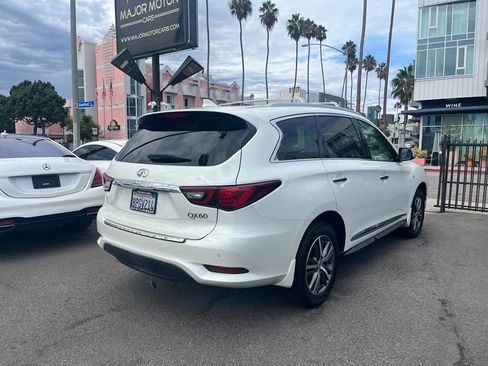 Used 2020 INFINITI QX60 Luxe w/ Essential Package FWD image 4