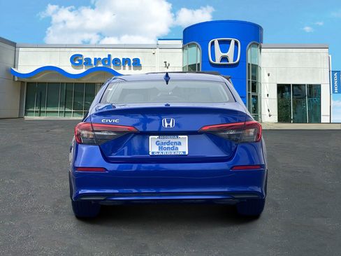 Used 2023 Honda Civic EX image 5