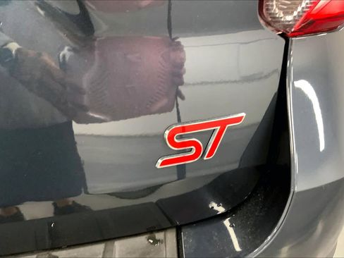 Certified 2022 Ford Explorer ST w/ Equipment Group 401A image 28