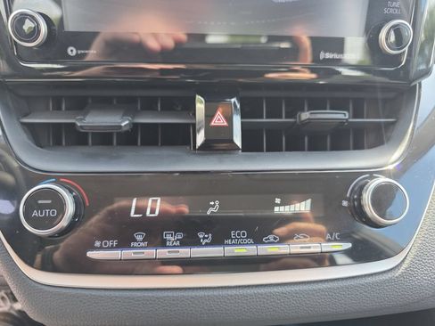 Used 2022 Toyota Corolla LE w/ LE Convenience Package FWD image 26