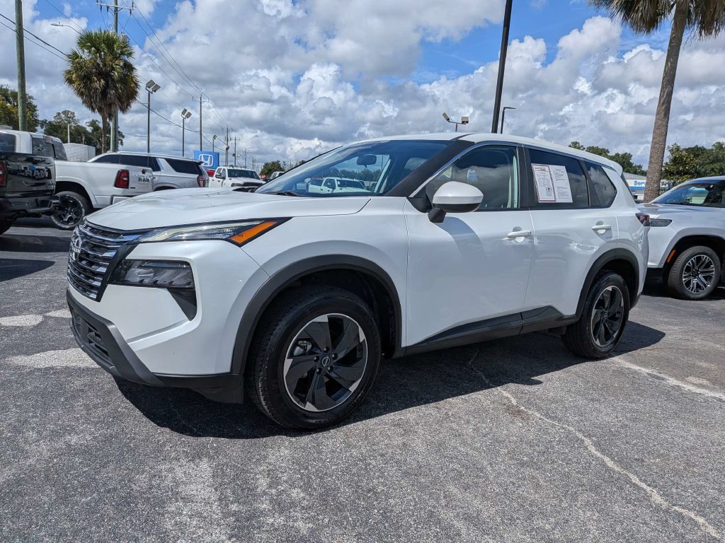 Used 2024 Nissan Rogue SV AWD/4WD image 6
