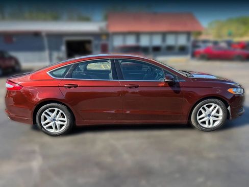 Used 2016 Ford Fusion SE w/ SE Cold Weather Package FWD image 8