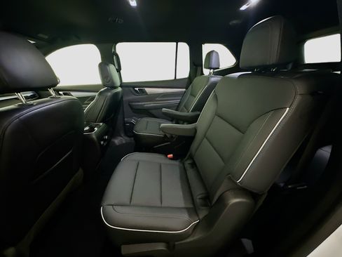 Used 2025 Buick Enclave Preferred FWD image 28