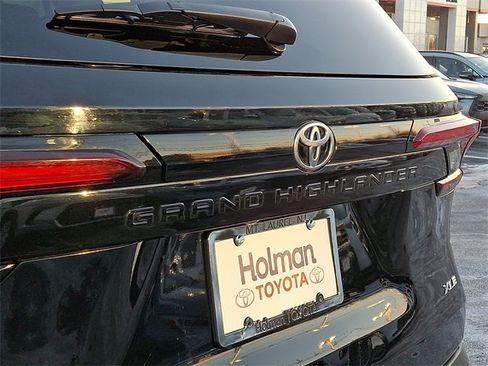 Certified 2025 Toyota Grand Highlander XLE image 29