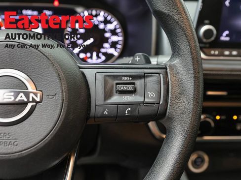 Used 2023 Nissan Rogue S AWD/4WD image 16