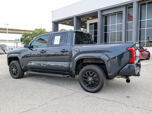 Certified 2025 Toyota Tacoma SR5 w/ SR5 Upgrade Package AWD/4WD image 10