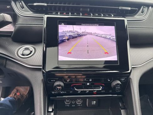 Certified 2024 Jeep Grand Cherokee Altitude image 13