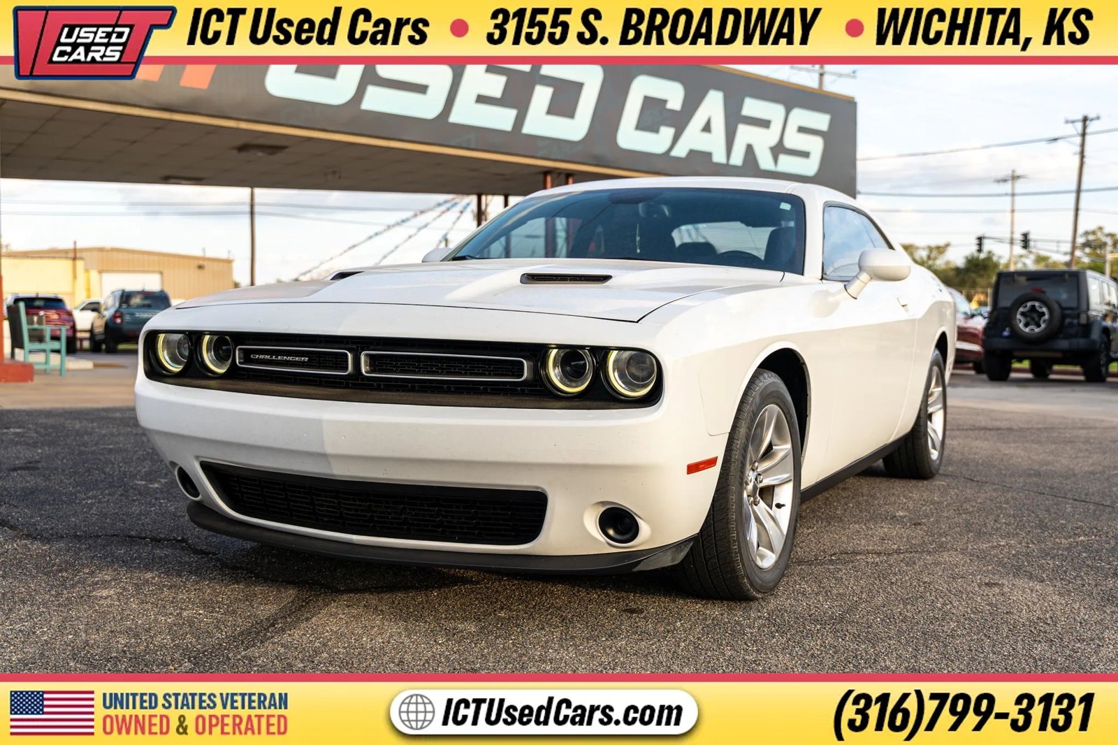 Used 2015 Dodge Challenger SXT RWD image 1