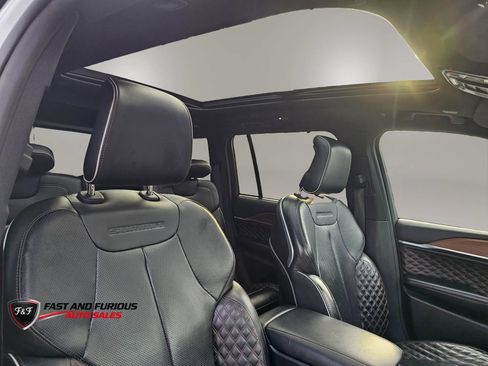 Used 2022 Jeep Grand Cherokee Summit w/ Luxury Tech Group V AWD/4WD image 14