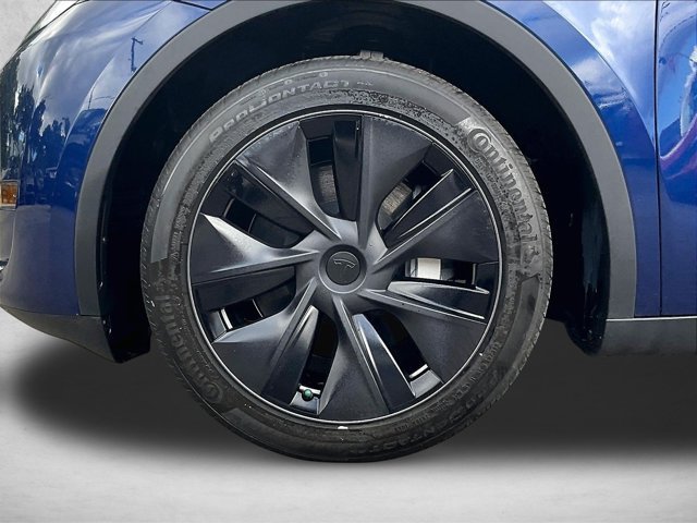 Used 2025 Tesla Model Y Long Range RWD image 10