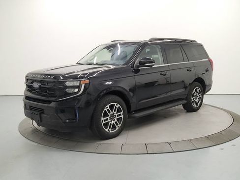 Used 2025 Ford Expedition Active AWD/4WD image 4