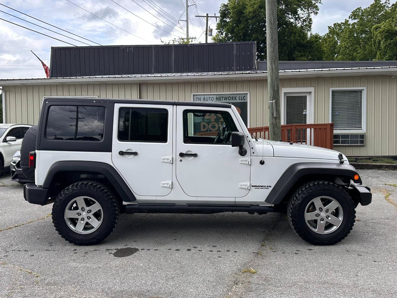 Used 2012 Jeep Wrangler Unlimited Rubicon w/ Connectivity Group AWD/4WD image 4