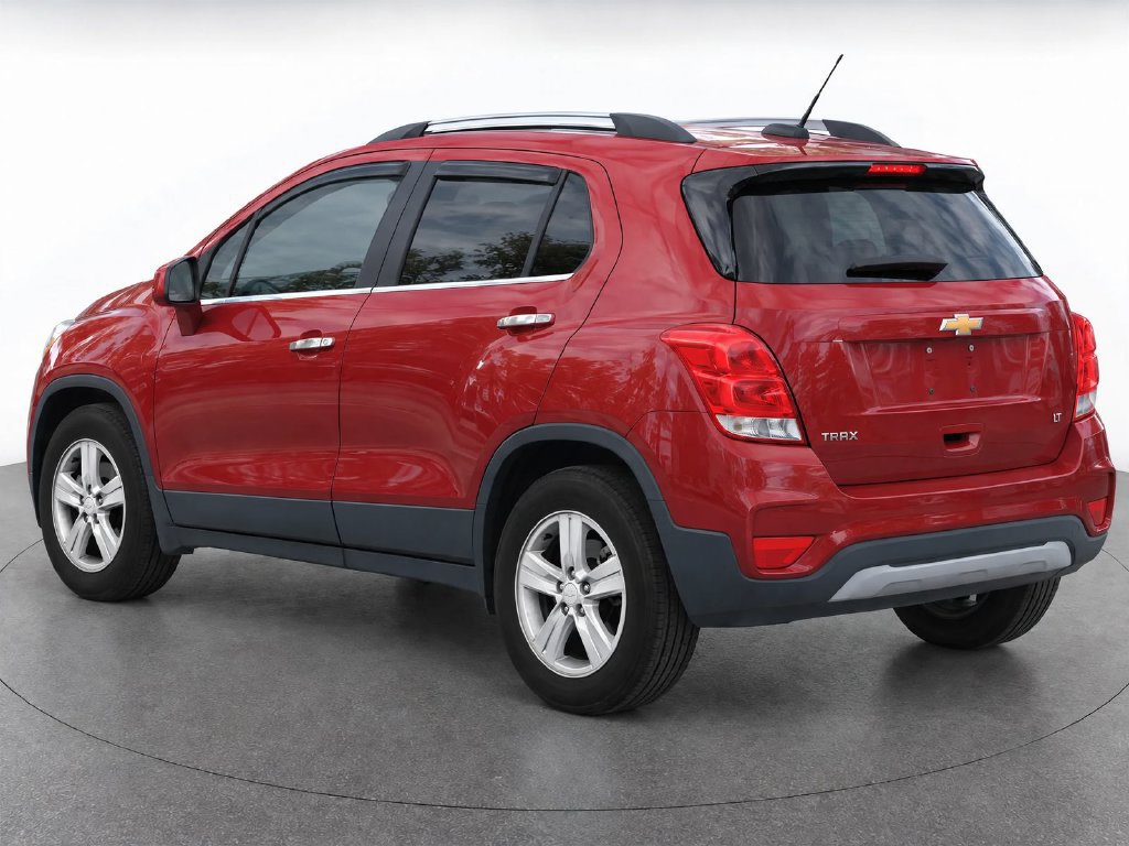 Used 2020 Chevrolet Trax LT w/ Sun & Sound Package FWD image 32
