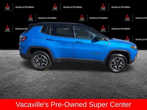 Used 2025 Jeep Compass Trailhawk AWD/4WD image 7