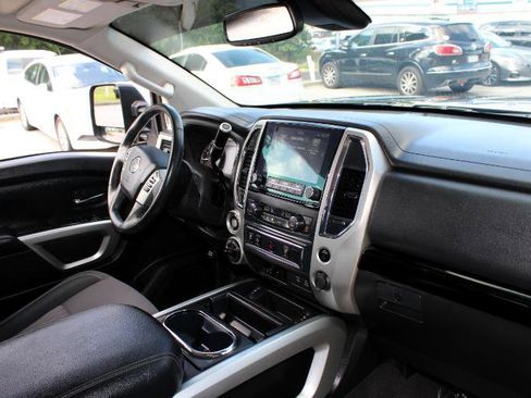 Used 2021 Nissan Titan SV w/ SV Convenience Package image 17