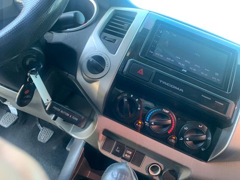 Used 2015 Toyota Tacoma 4x4 Access Cab V6 image 16