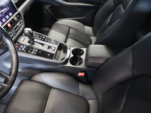 Used 2023 Porsche Macan image 19