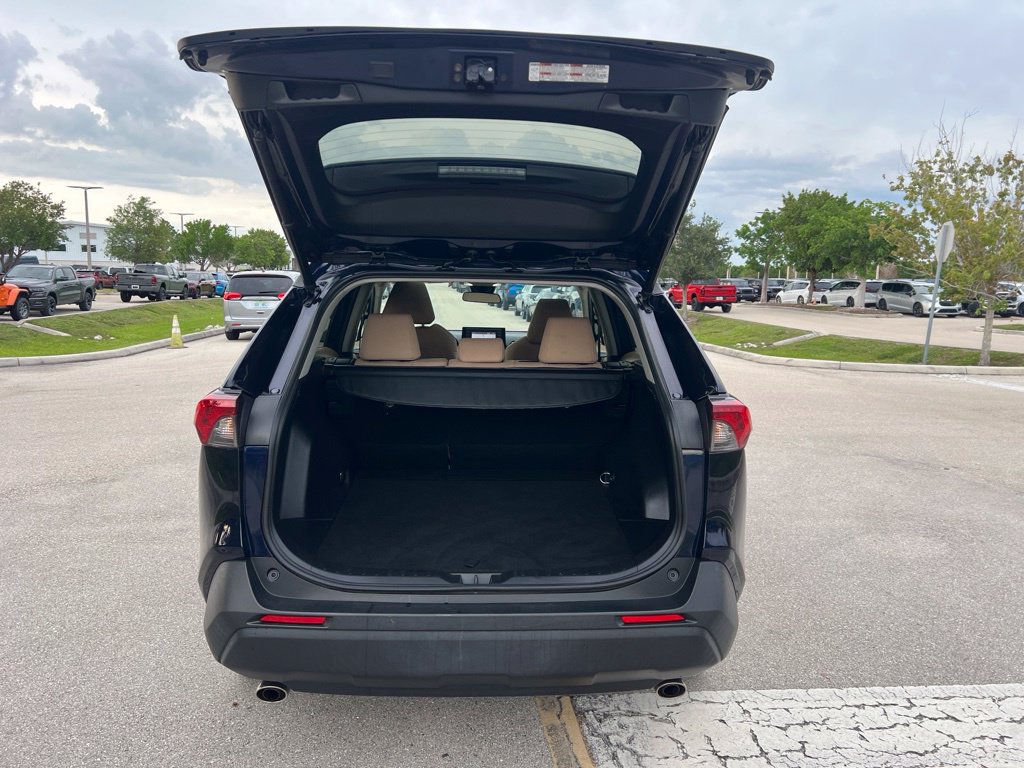 Used 2021 Toyota RAV4 XLE w/ Convenience Package FWD image 28
