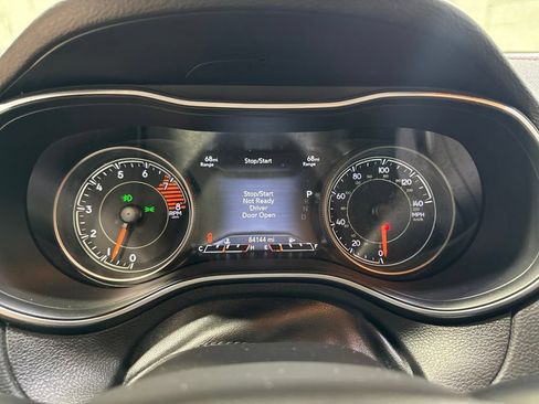 Used 2019 Jeep Cherokee Trailhawk AWD/4WD image 14