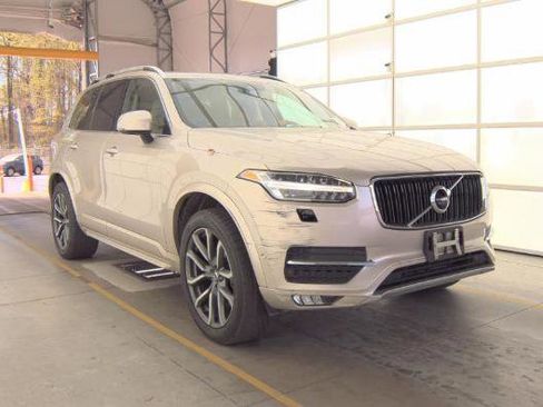Used 2017 Volvo XC90 T6 Momentum w/ Vision Package image 3