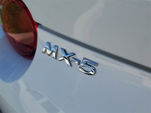 Used 2020 MAZDA MX-5 Miata Sport image 9