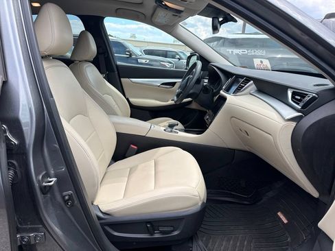 Certified 2020 INFINITI QX50 Luxe w/ Navigation Package FWD image 6