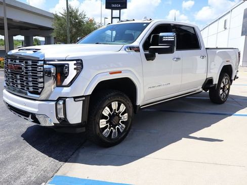 Used 2024 GMC Sierra 2500 Denali w/ Denali Reserve Package AWD/4WD image 3