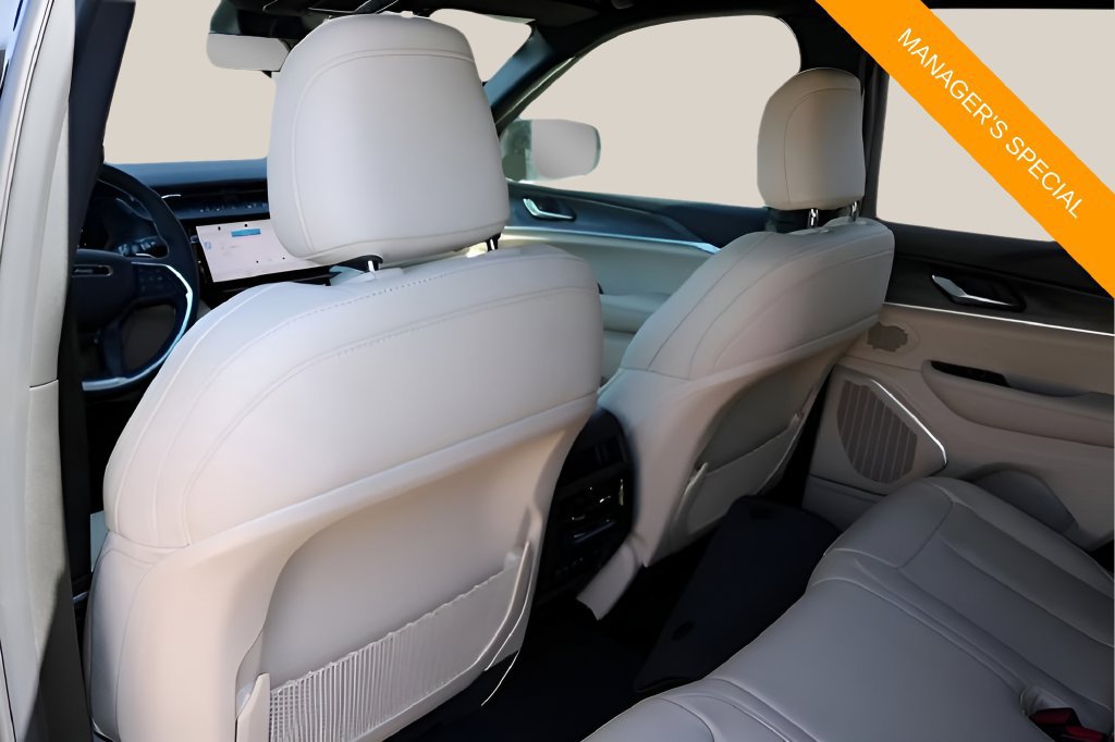 New 2026 Jeep Grand Cherokee Limited RWD image 14