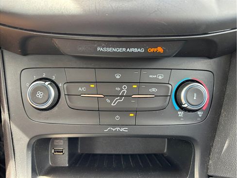 Used 2018 Ford Focus SE FWD image 23