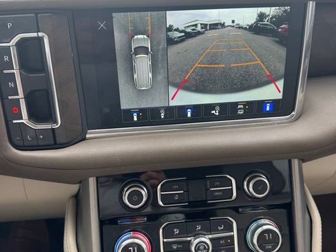 Used 2022 GMC Yukon Denali w/ Denali Premium Package AWD/4WD image 17