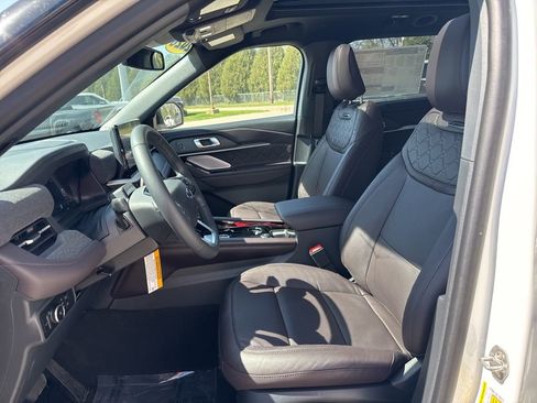 New 2026 Ford Explorer Platinum w/ LUX Leather Package AWD/4WD image 6