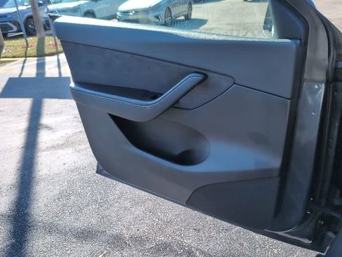 Used 2022 Tesla Model Y Long Range image 20