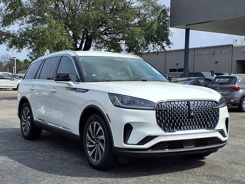 New 2026 Lincoln Aviator 2WD image 4