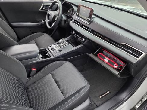 Used 2024 Mitsubishi Outlander ES FWD image 40